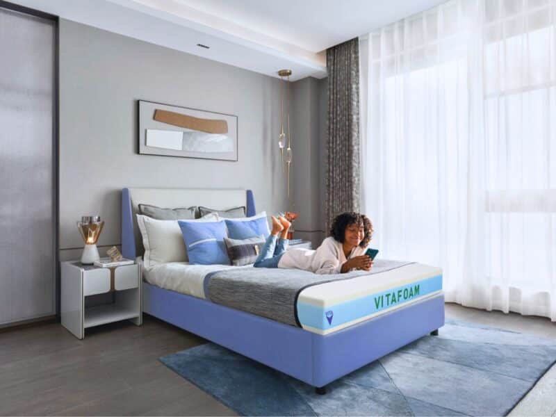 Femme endormie matelas Vitafoam Structure haute densité anti-mal de dos