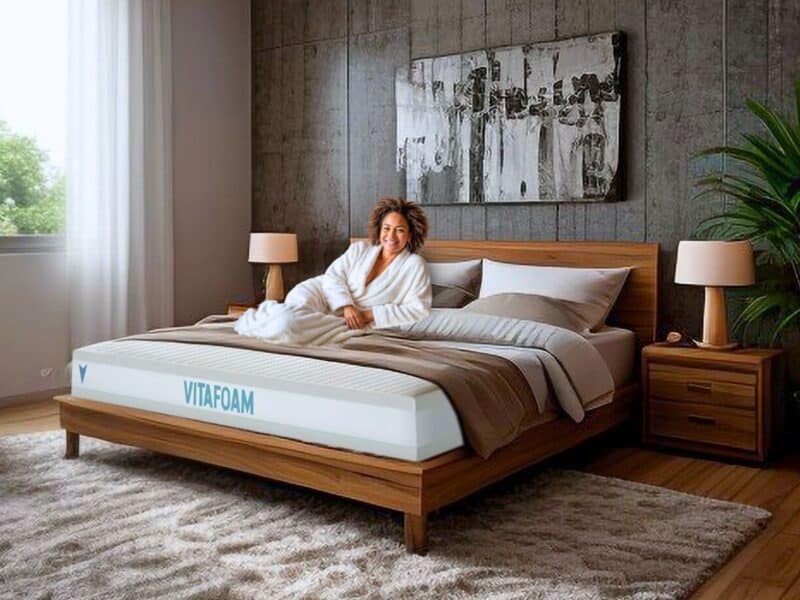 Femme endormie matelas Vitafoam couche mousse viscoélastique sommeil profond confort anatomique