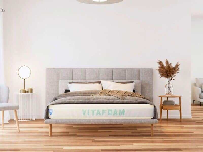 Matelas Vitafoam design moderne chambre minimaliste couche housse déhoussable mousse haute résilience