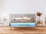 Matelas Vitafoam chambre épurée bois décoration minimaliste