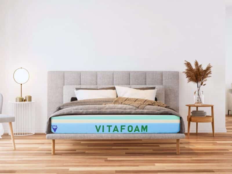 Matelas Vitafoam chambre épurée bois décoration minimaliste