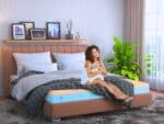 Femme canapé extérieur matelas Vitafoam couche résistante UV mobilier outdoor confort