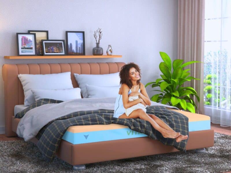 Femme canapé extérieur matelas Vitafoam couche résistante UV mobilier outdoor confort