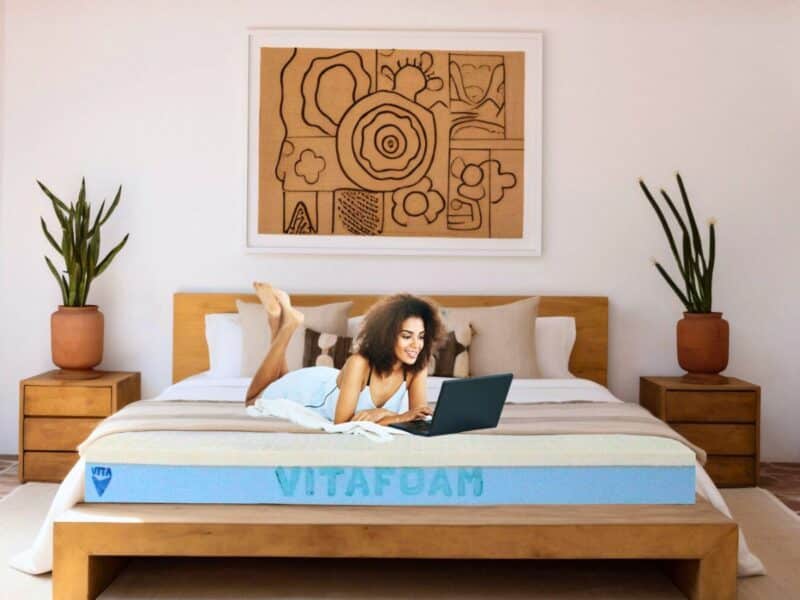 Matelas Vitafoam chambre tête de lit décorative bois couche mousse viscoélastique confort